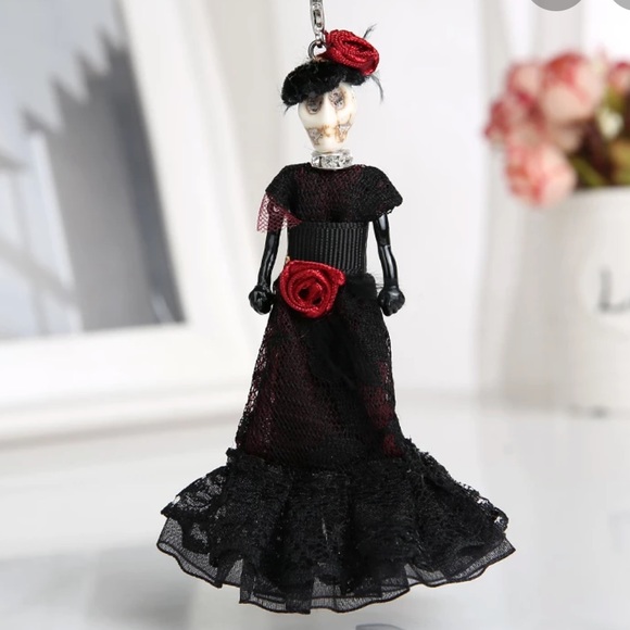 Halloween Doll Necklace - Picture 1 of 2